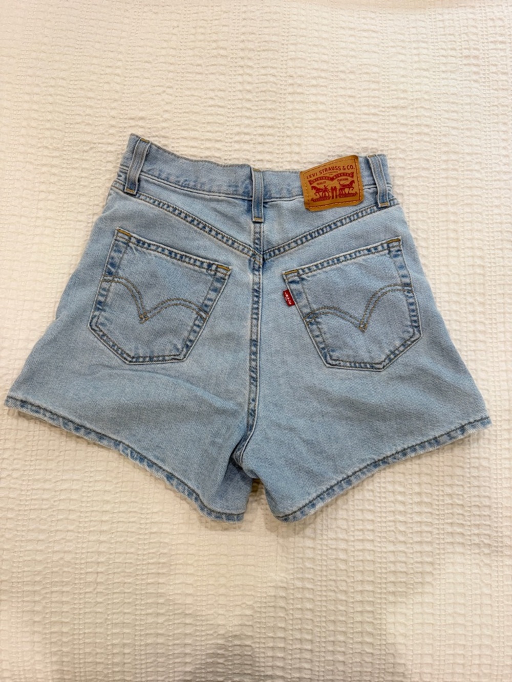 Levi’s High Waisted Mom shorts size 24 light wash